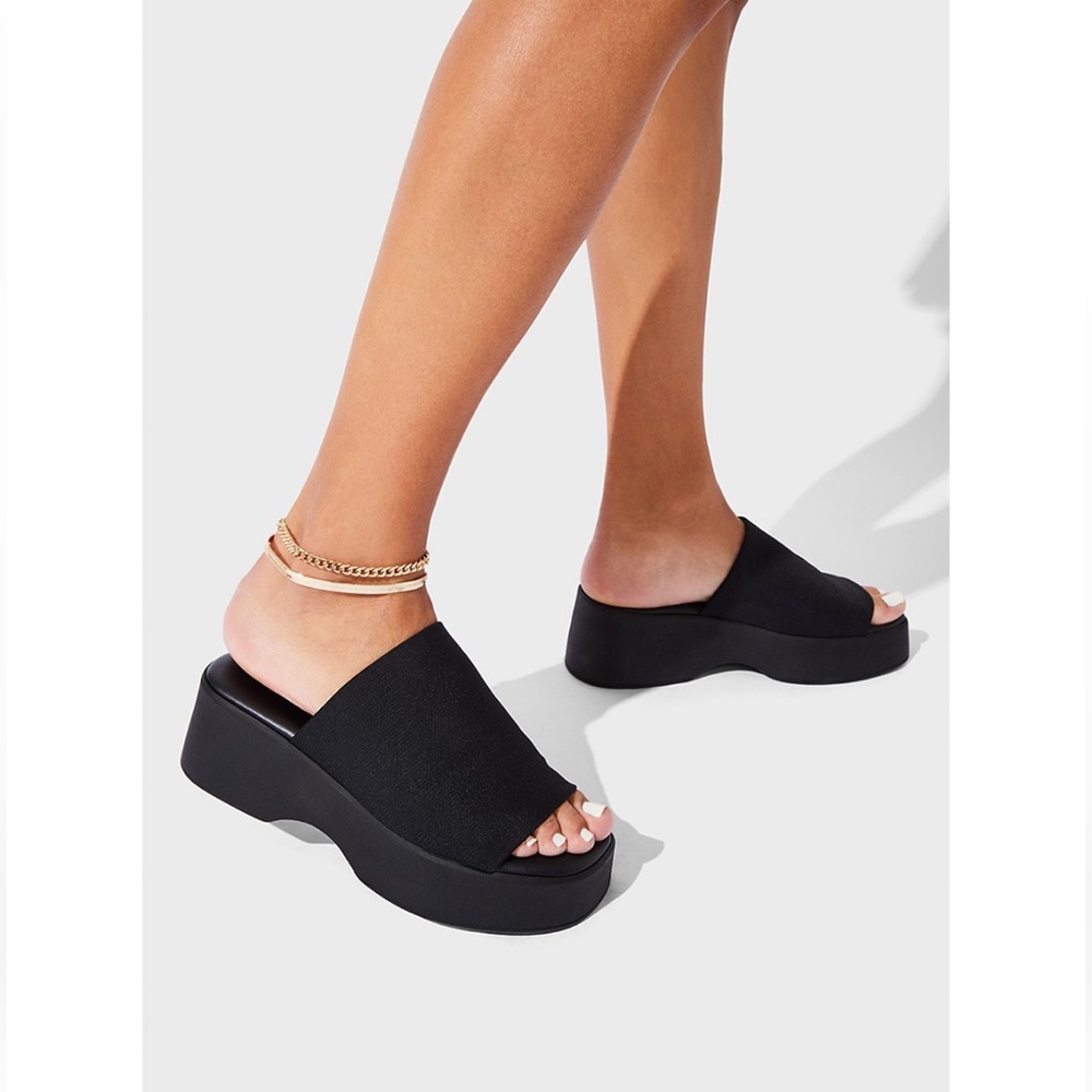 Steve Madden Slinky30 Black Platform Sandal